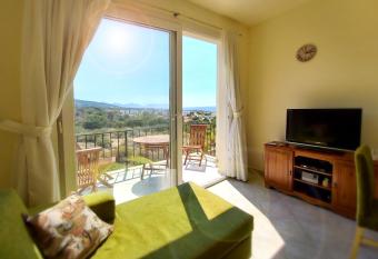 Penthouse Forest Golf with real mountain&seaviews has Balcony rooms