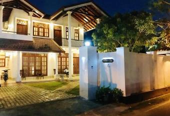 3 bedrooms house at Kattuwa Negombo 500 m away from the beach with garden and wifi has Balcony rooms