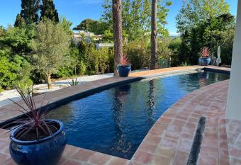 Maison 55 has Balcony rooms