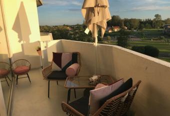 Studio Bee Home has Balcony rooms