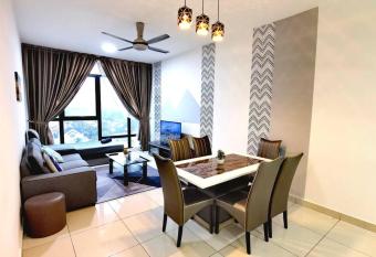 B0812 South Key Mosaic Midvalley KSL SGCIQ 2Bedroom NETFLIX!! By STAY has rooms with a private hot tub