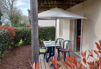 Appartement dans r  sidence 3   toiles, 1    4 pers, jardin terrasse sans vis-  -vis, 50m du bord du lac d Aureilhan, kit b  b   possible allows 18 year olds to book a room