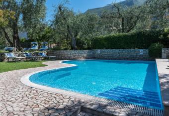 Residence La Pergola monolocale uno has Balcony rooms