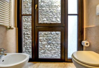 Prestige Suite Sirmione allows 18 year olds to book a room