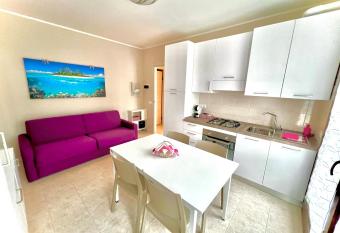 PETITE MAISON has Balcony rooms