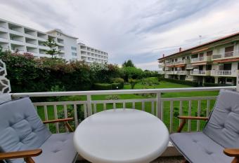 Family apartment near the sea has Balcony rooms