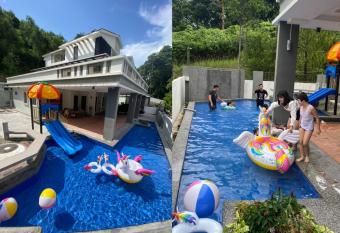 60PAX 9BR Villa Kids Swimming Pool, KTV, BBQ n Pool Tables near SPICE Arena Penang 9800 SQFT has Balcony rooms