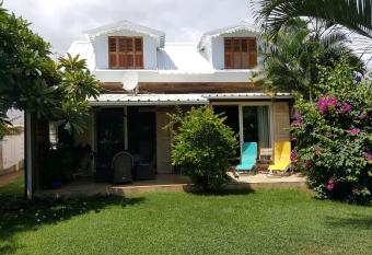 Maison 150m plage La Saline Les Bains has Balcony rooms