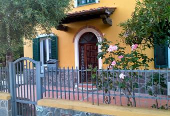 il Cantuccio allows 18 year olds to book a room