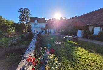 Le Moulin du Ch  telier has Balcony rooms