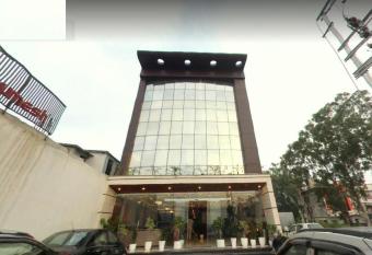 The Royal Bhumesh allows 18 year olds to book a room