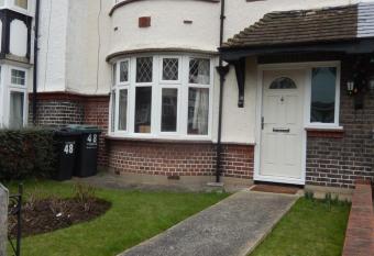 48 The Fairway, Gravesend. allows 18 year olds to book a room