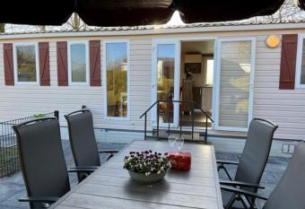 chalet kajuit 418 op 5 sterren camping bergumermeer has Balcony rooms