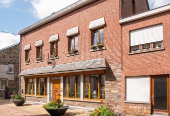 Gite les bons amis has rooms with a private hot tub