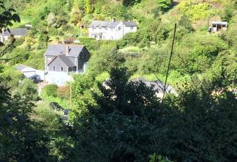 Woodland View Apartment allows 18 year olds to book a room