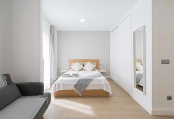 Marin  s2 Las Canteras  allows 18 year olds to book a room