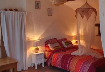 Le hameau de borie - le petit BORIE allows 18 year olds to book a room