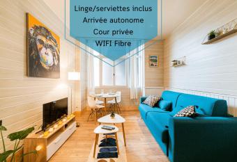 Centre historique - Cour priv  e - Arriv  e autonome has Balcony rooms