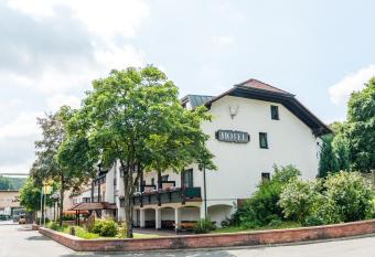 Hotelgasthof Schmucker has Balcony rooms