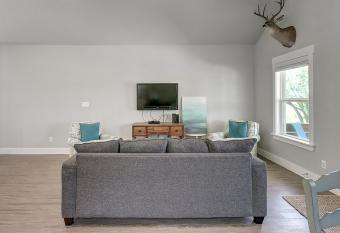 Blue Pearl allows 18 year olds to book a room