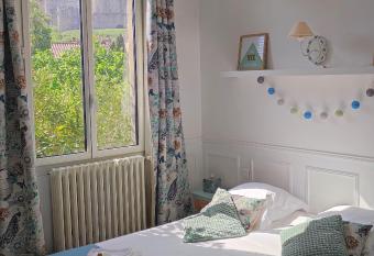 La Villa Carcassonne, piscine chauff  e, Cit      600m, Clim, Parking, Borne VE has Balcony rooms