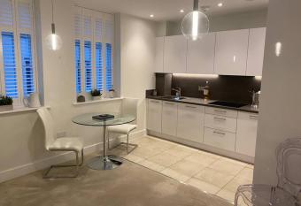 UNRIVALLED LOCATION FIVE STAR WORCESTER APARTMENT allows 18 year olds to book a room