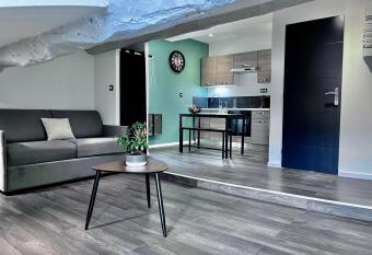 Cosy et Atypique allows 18 year olds to book a room