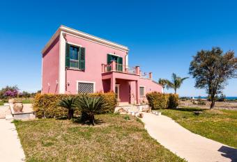 Villa Mediterranea - Entire villa near the beach has Balcony rooms