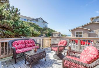 The Captain's Place has Balcony rooms