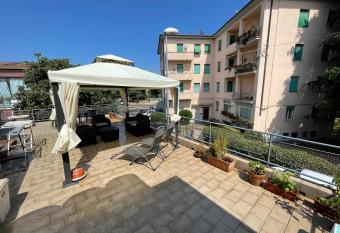 Giuseppe Giovannetti 40 has Smoking/Balcony rooms