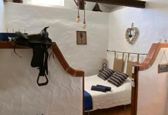 Casinha da Lareira - Quintinha dos Cavalos- Arruda dos Vinhos allows 18 year olds to book a room