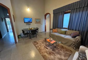 Amplio Departamento 3 habitaciones, excelente ubicaci  n has Balcony rooms