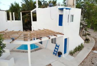 Nocturna Bungalow sin cocina allows 18 year olds to book a room