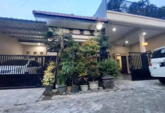 RR Family Homestay Syariah Batu has Balcony rooms
