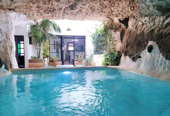 la Alh  bega allows 18 year olds to book a room