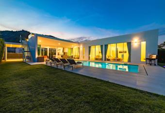 Modern 4 Bedroom Pool Villa PMK-A5 has Balcony rooms