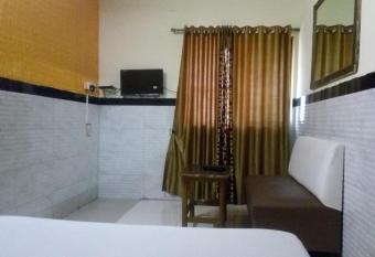 Hotel Shahara Lodge allows 18 year olds to book a room