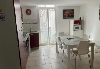 Villa Magali - Appartement climatis   T3 Duplex - Grau-du-Roi - Hypercentre 20 m de la plage has Balcony rooms