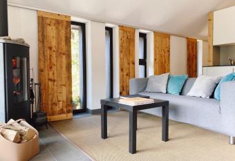 La Petite Grange has Balcony rooms