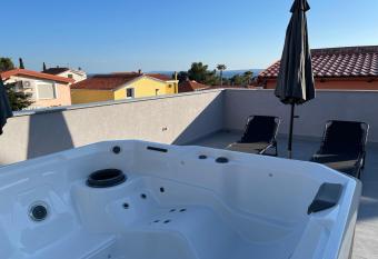 Vila Pedinka has rooms with a private hot tub