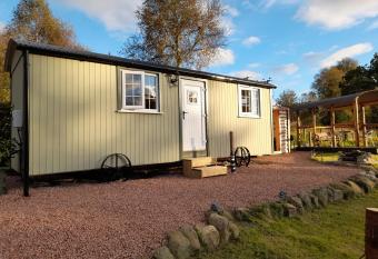Sunset View Shepherds Hut allows 18 year olds to book a room