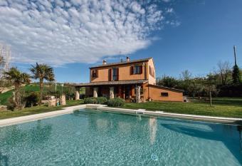 Casale Il Girasole has Balcony rooms