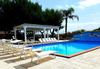 Hotel Villa Elisabetta allows 18 year olds to book a room