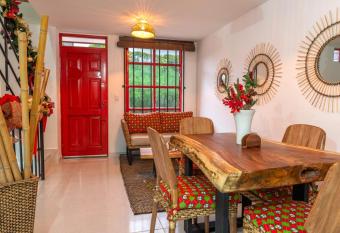 APARTAMENTO MI REFUGIO allows 18 year olds to book a room