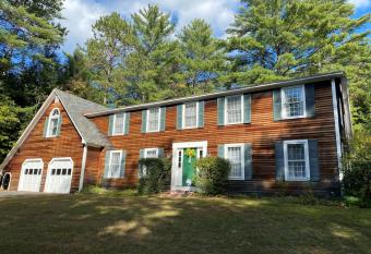 19 Mile Bay Tuftonboro has Balcony rooms