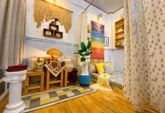 Maneki Neko Homestay - Nh   ri  ng B  nh y  n,    m c  ng has Balcony rooms