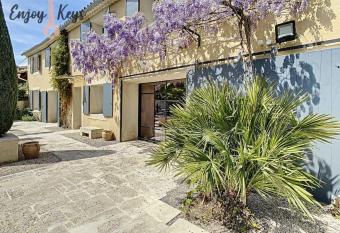 Mas d exception ** S  nas allows 18 year olds to book a room