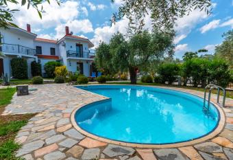 Villa Nostalgia has Balcony rooms
