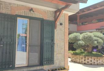 Midway House Italy has Balcony rooms