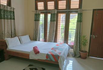 Moonview Homestay has Balcony rooms